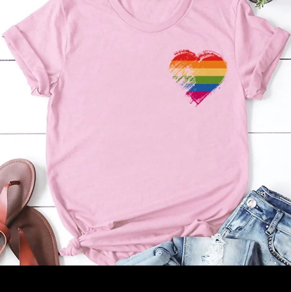 🌈🌈Rainbow heart pink short sleeve tshirt🌈🌈